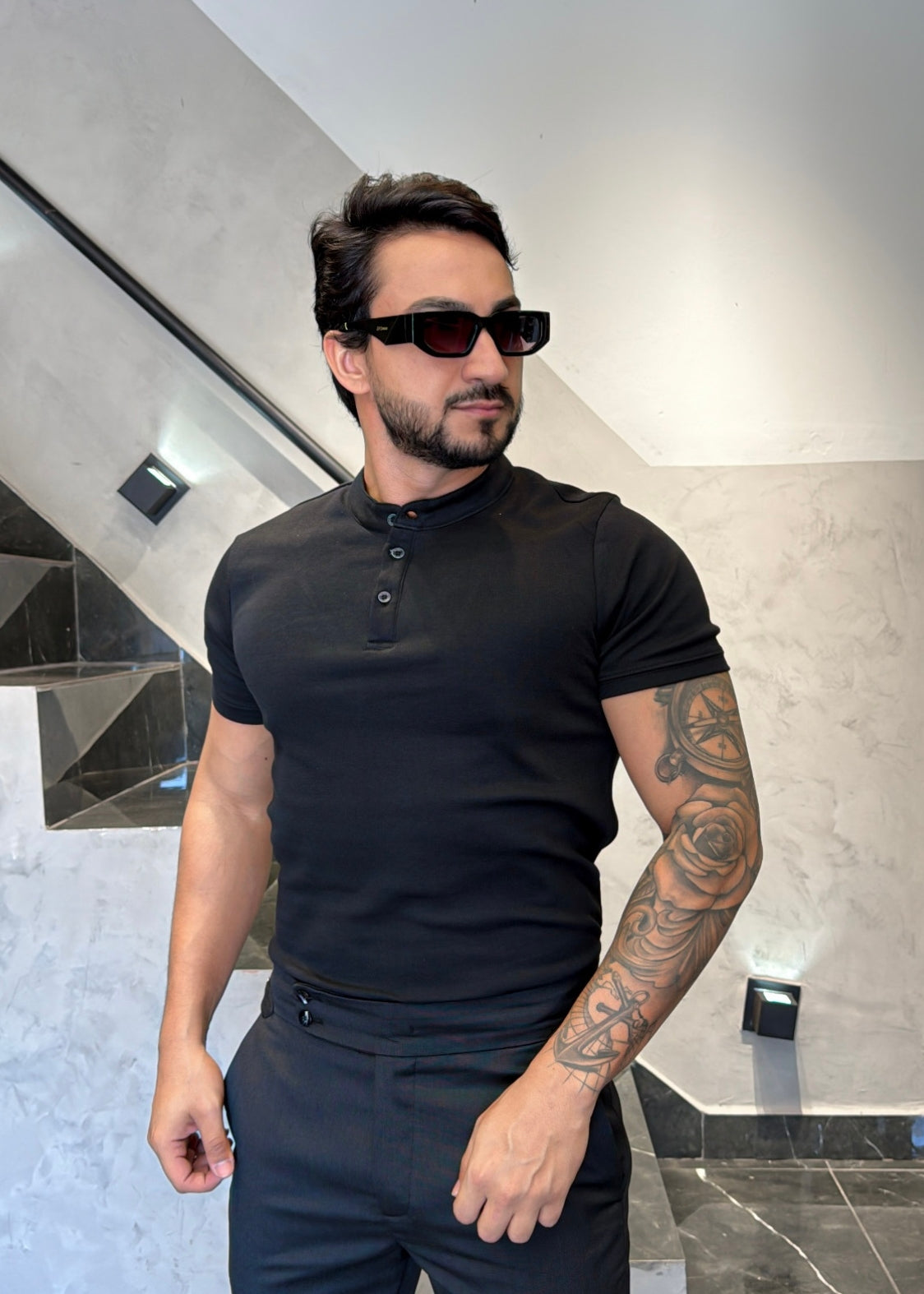 T-Shirt Básica Henley Preto