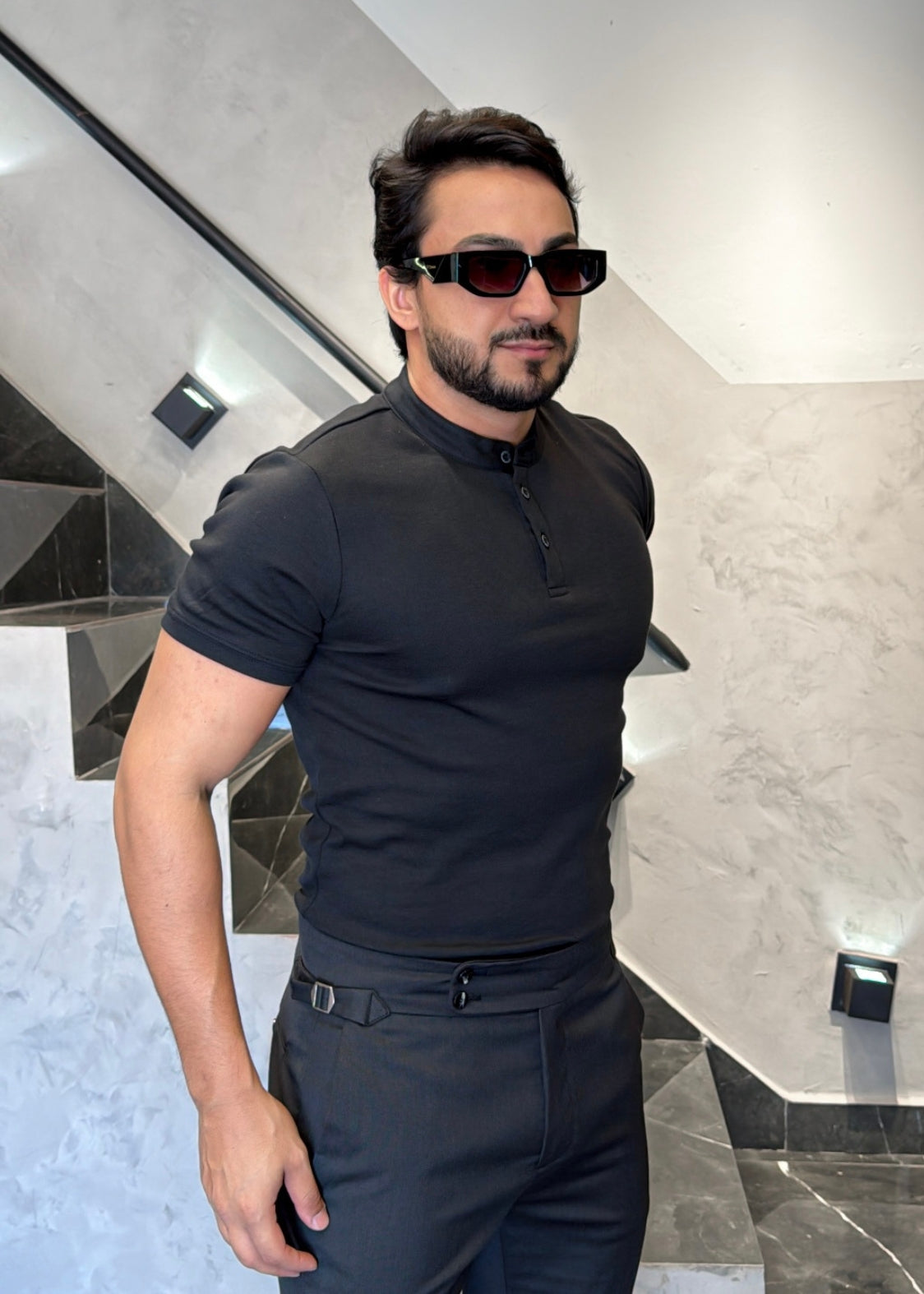 T-Shirt Básica Henley Preto