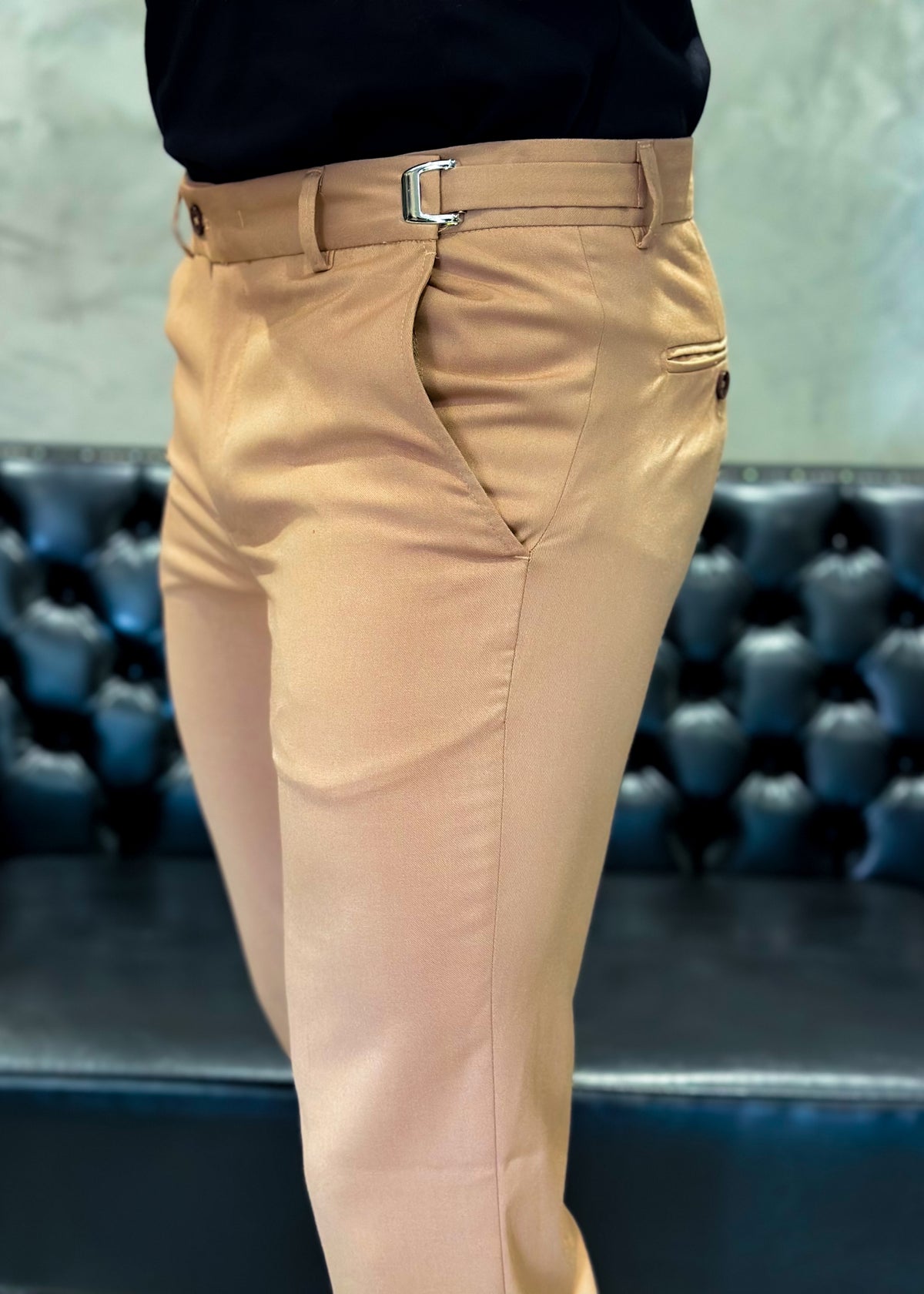 Calça Alfaiataria DL67 com Ajuste Lateral Marrom