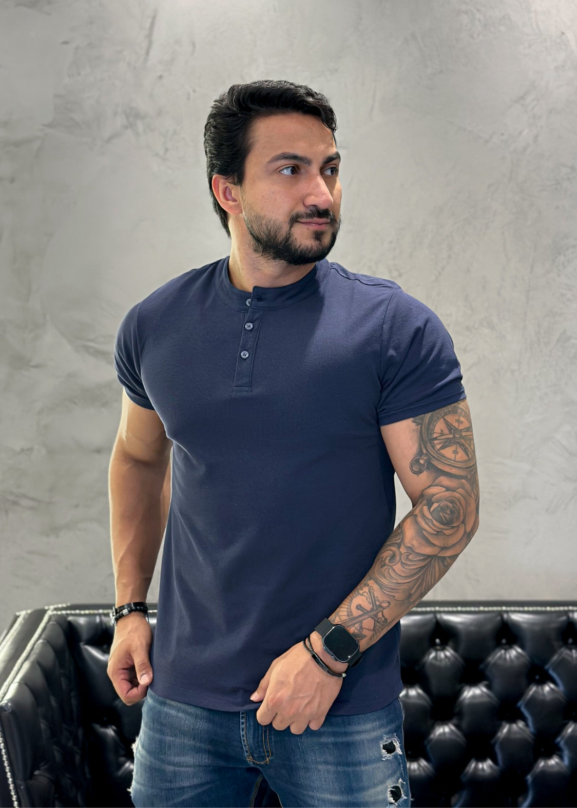 T-Shirt Básica Henley Marinho