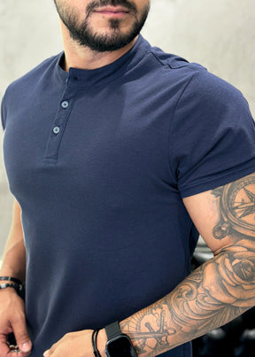 T-Shirt Básica Henley Marinho