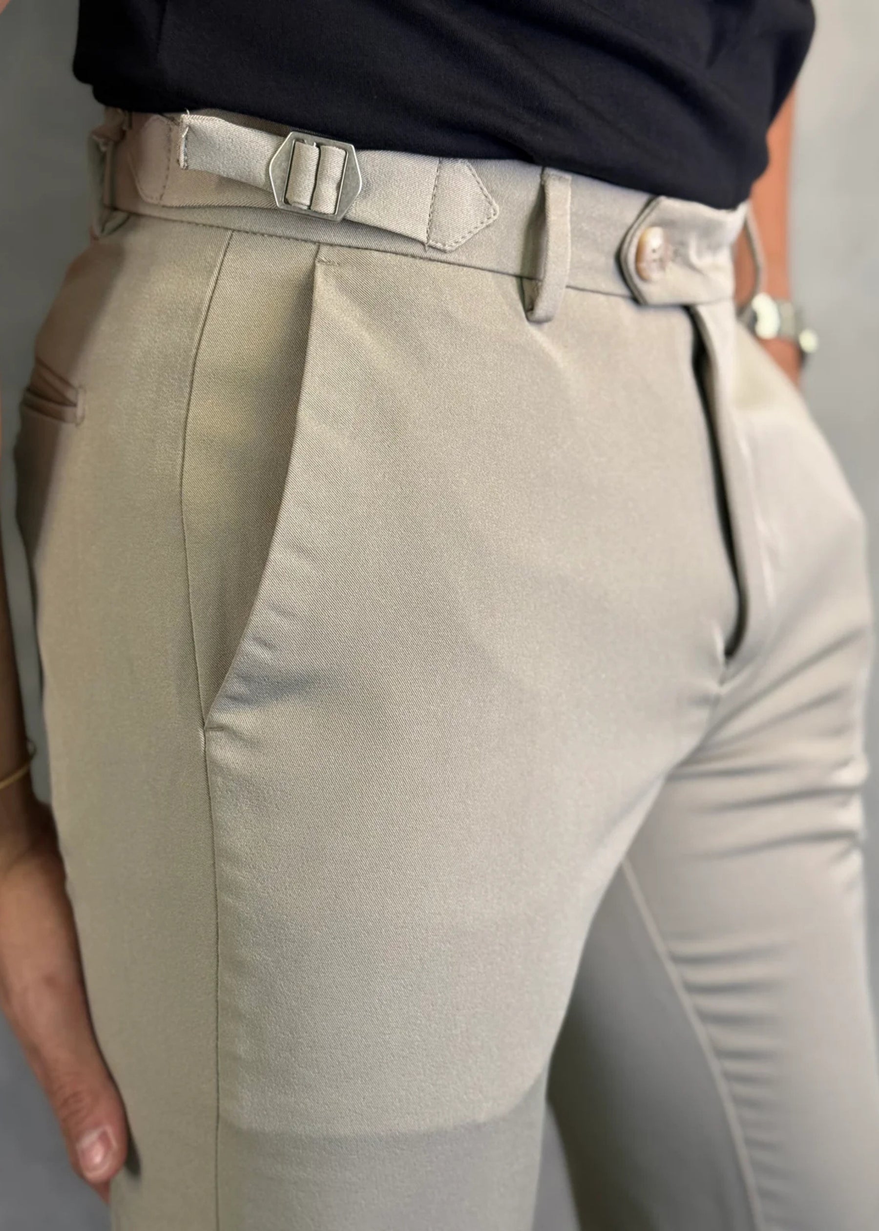 Calça Alfaiataria DL67 com Ajuste Lateral khaki
