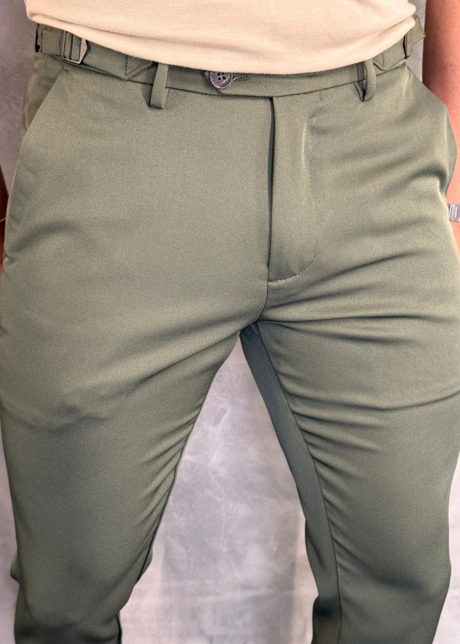Calça Alfaiataria DL67 com Ajuste Lateral Militar