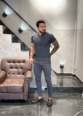 T-Shirt Básica Gola Zíper