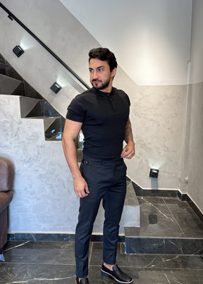 T-Shirt Básica Henley Preto