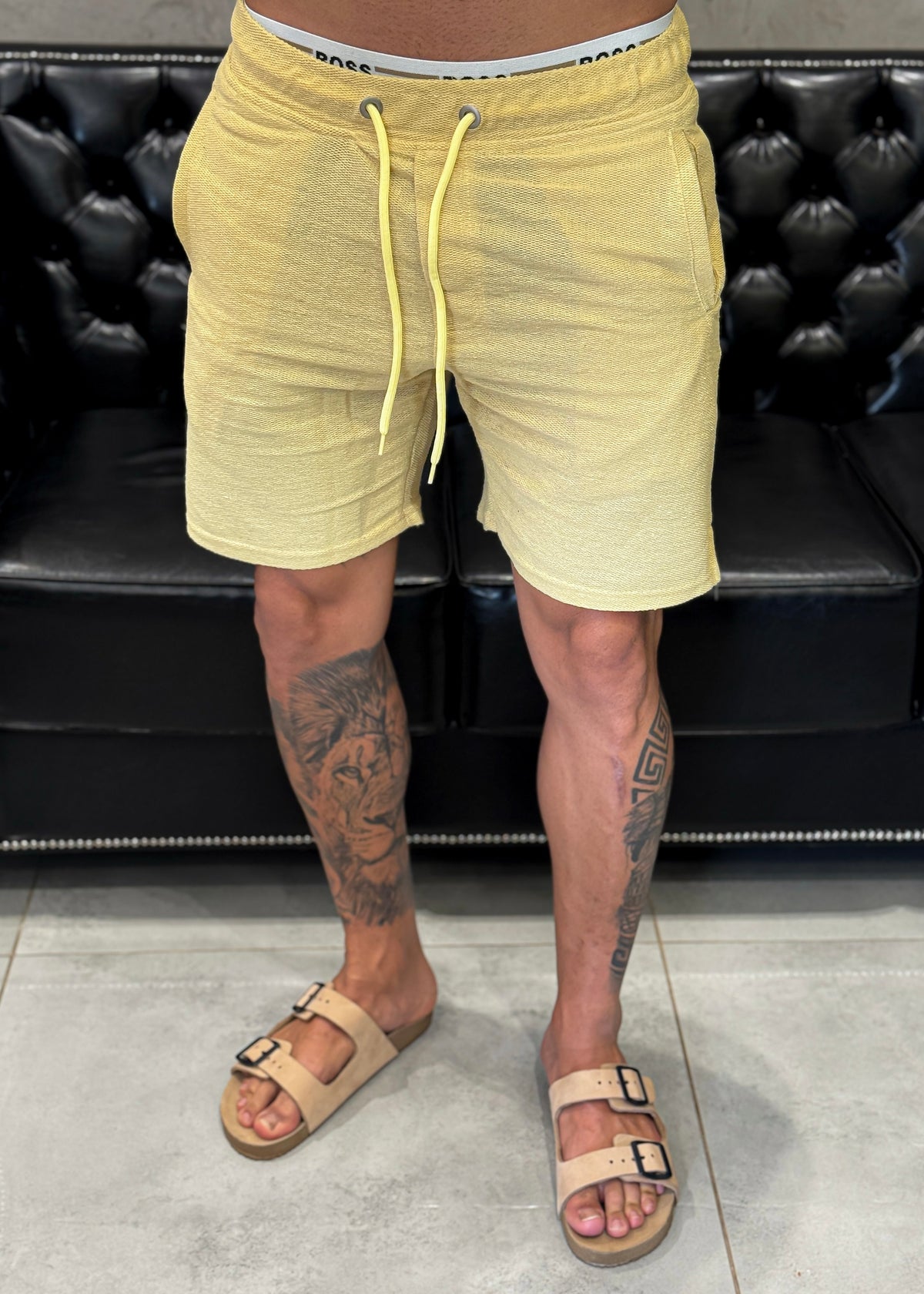 Short Tricot Pespontado Mostarda
