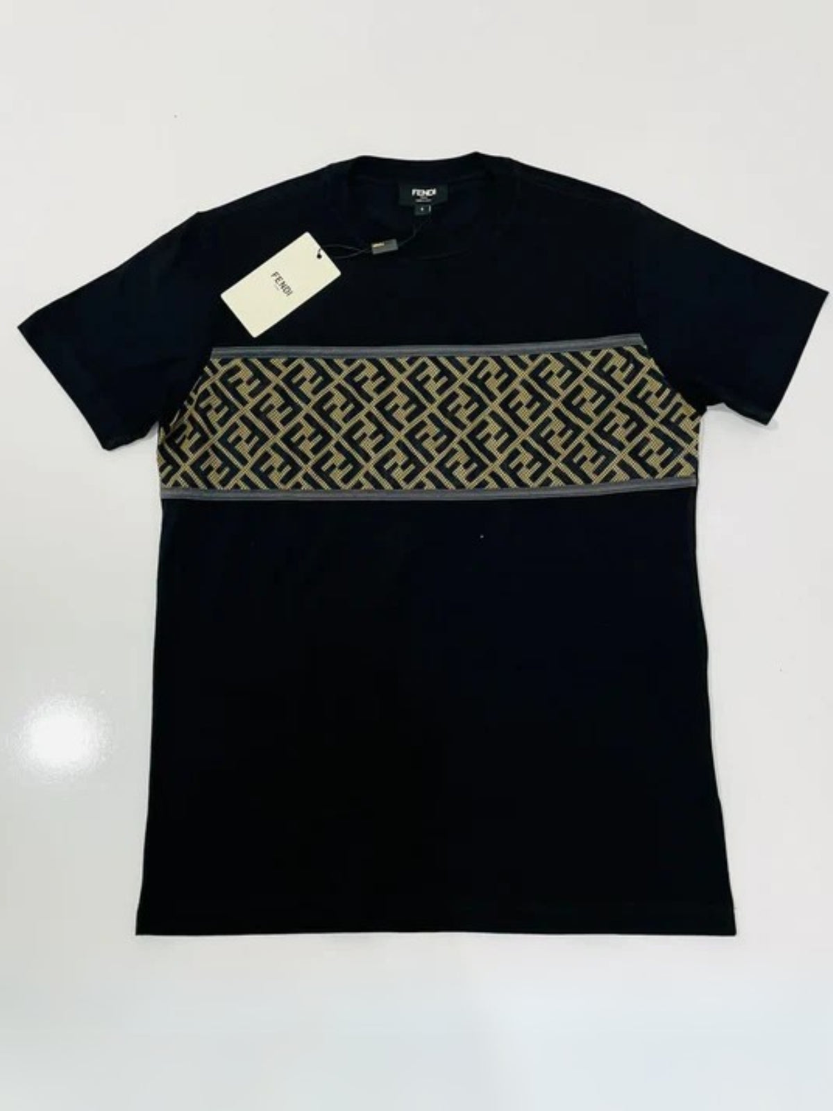 Camiseta FENDI detalhe peito